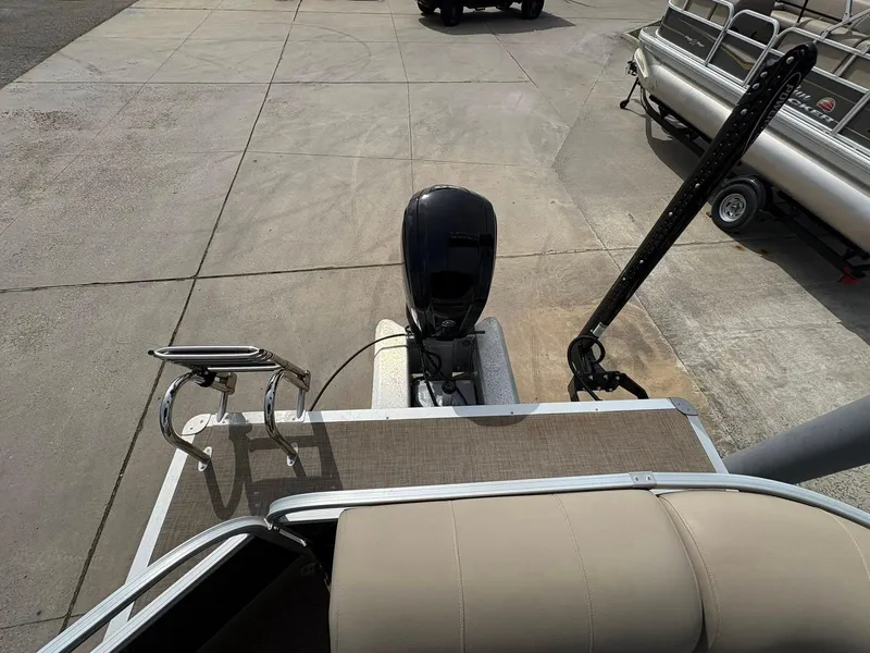 Slide: The Image of 2023 Sun Tracker Party Barge 20 DLX pontoon boat rear view with motor and ladder. - 11