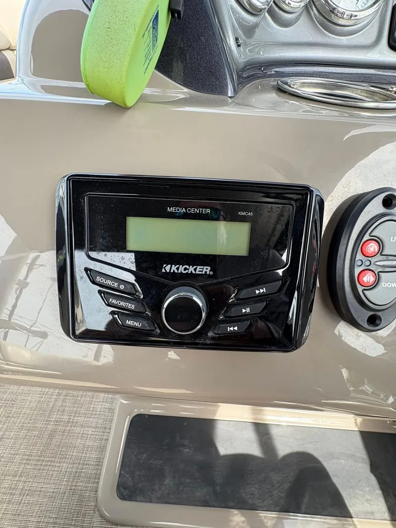 Slide: The Image of Kicker media center on 2023 Sun Tracker Party Barge 20 DLX dashboard. - 5