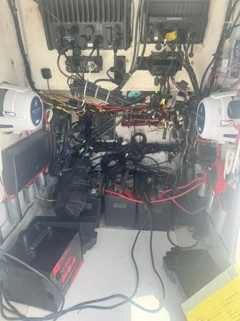 Slide: The Image of 1999 SeaVee 260B boat electronics and wiring setup with Garmin equipment. - 13