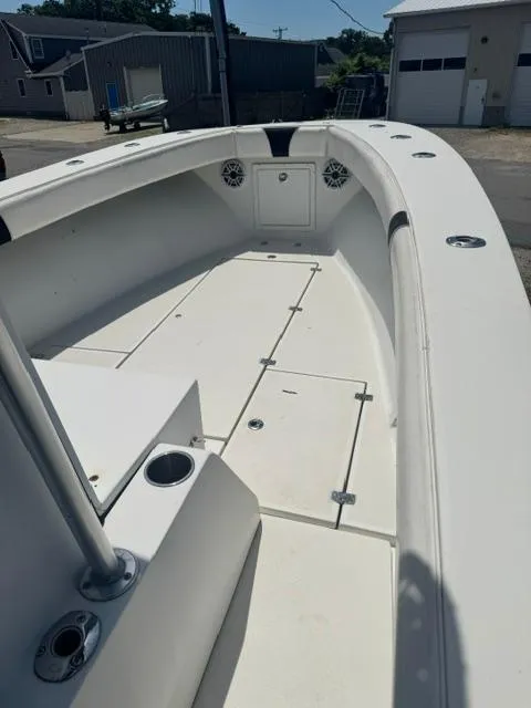 Slide: The Image of 1999 SeaVee 260B boat deck, spacious and clean, with storage compartments and rod holders. - 17