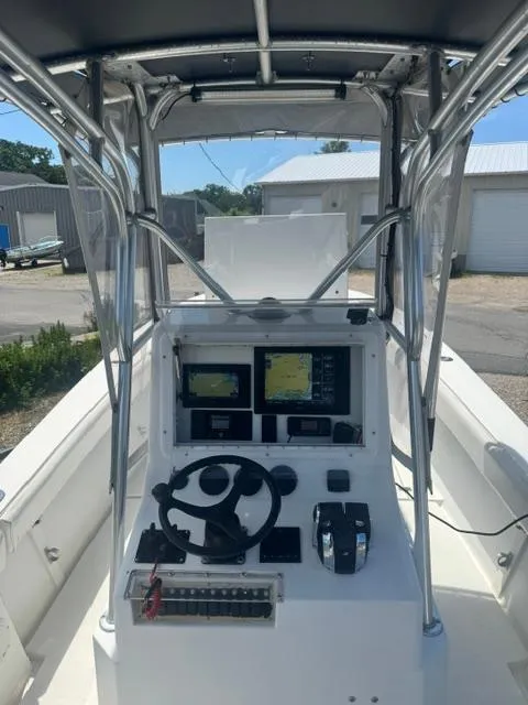 Slide: The Image of 1999 SeaVee 260B boat cockpit with navigation equipment and steering wheel. - 7