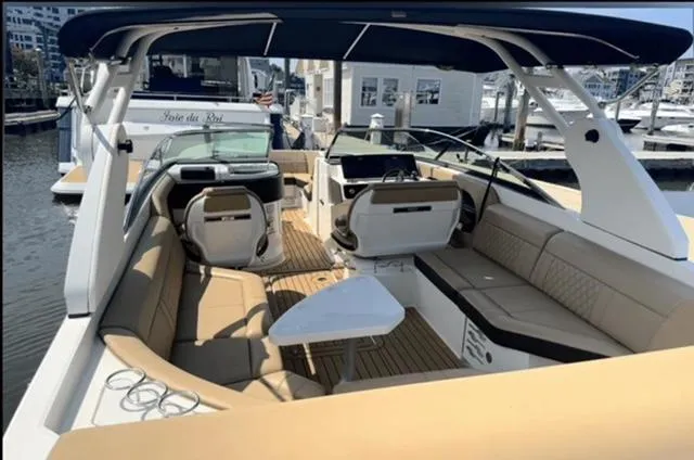 Slide: The Image of Sea Ray SLX 280 2019 - 7
