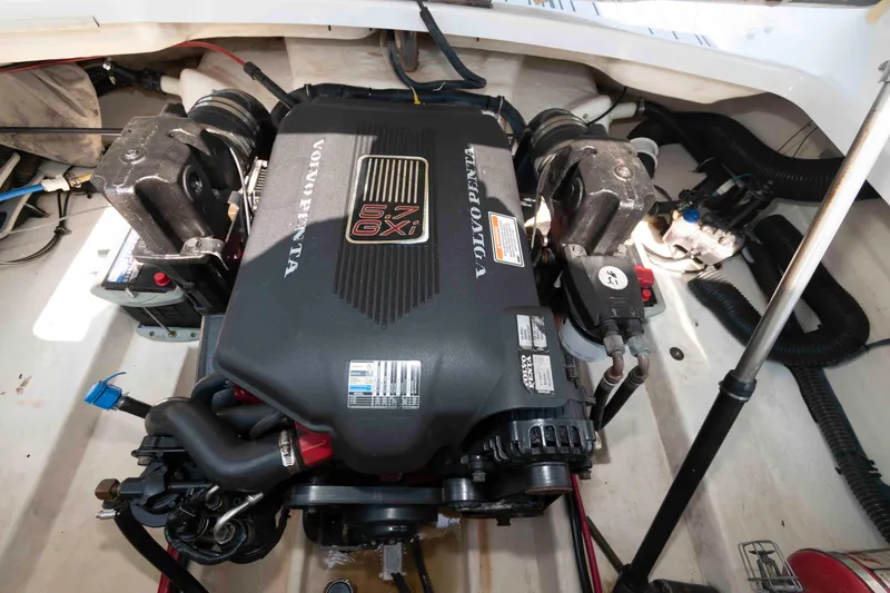 Slide: The Image of Engine compartment of a 2006 Formula 240 Bowrider with Volvo Penta 5.7 GXI engine. - 30