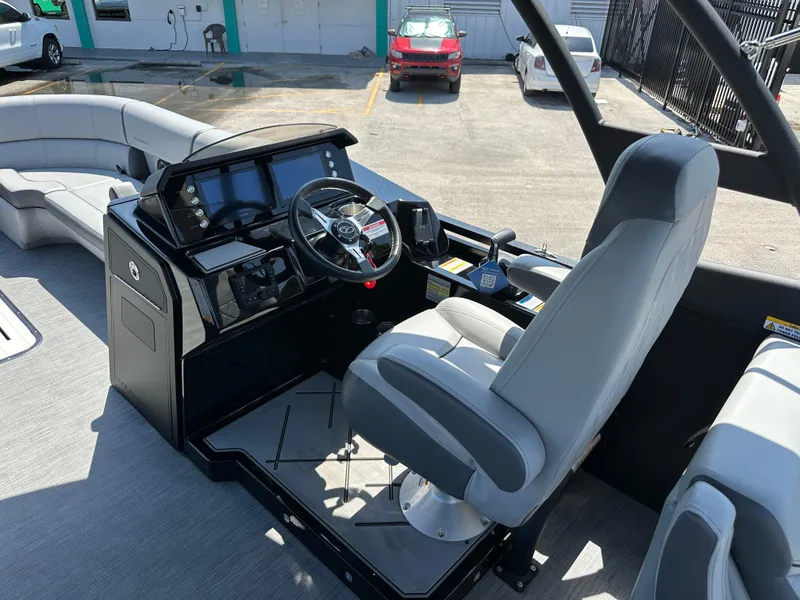 Slide: The Image of 2025 Veranda VX 25 RC boat interior with modern helm and seating. - 8