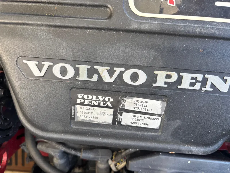 Slide: The Image of Volvo Penta engine in 2006 Regal Commodore 3560 IO boat, model 8.1 GXI-F. - 21