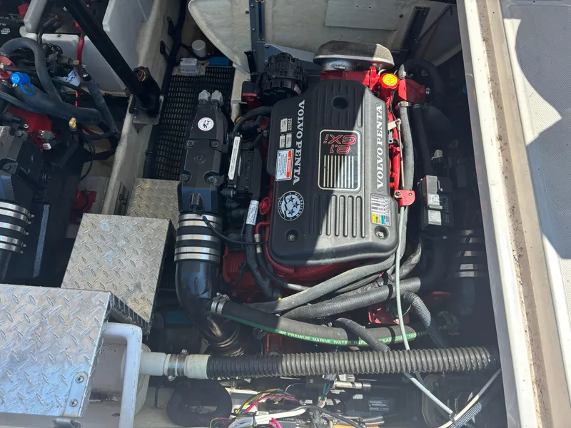 Slide: The Image of Engine compartment of 2006 Regal Commodore 3560 IO with Volvo Penta 8.1 GXI engine. - 29