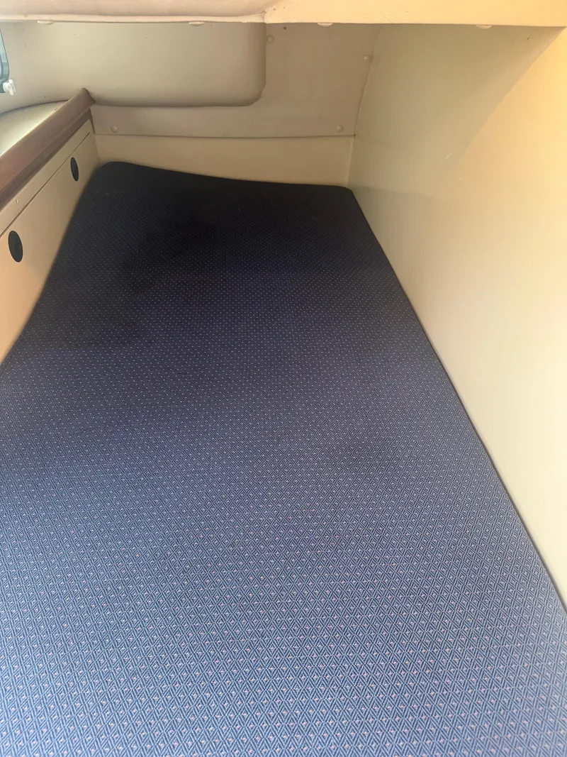 Slide: The Image of Albin 28 Flush Deck 2004 - 15