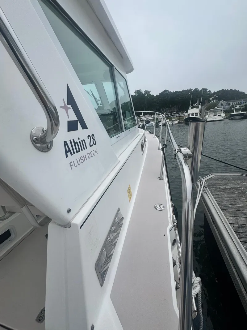 Slide: The Image of Albin 28 Flush Deck 2004 - 5
