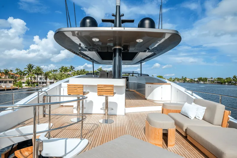 Slide: The Image of Azimut Magellano 25M 2026 - 84