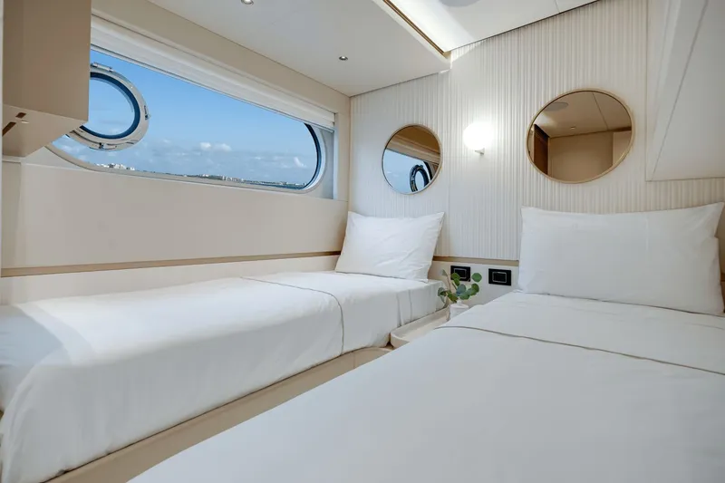 Slide: The Image of Azimut Magellano 25M 2026 - 73
