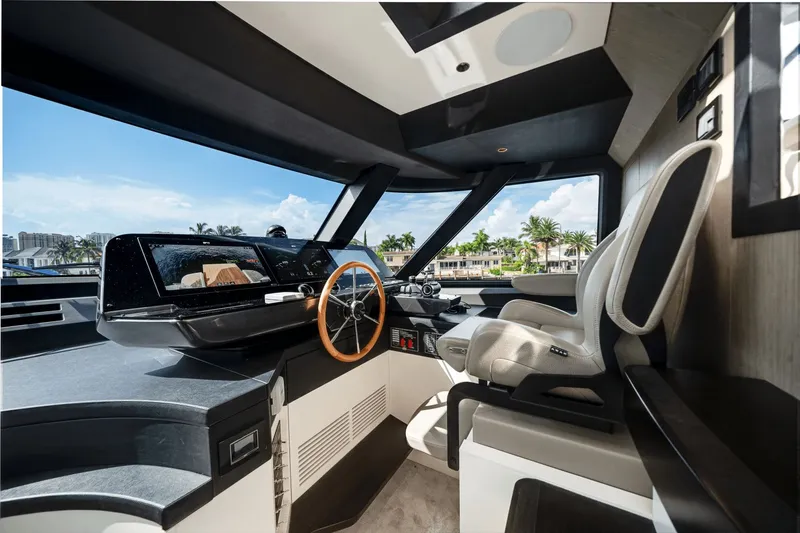 Slide: The Image of Azimut Magellano 25M 2026 - 101