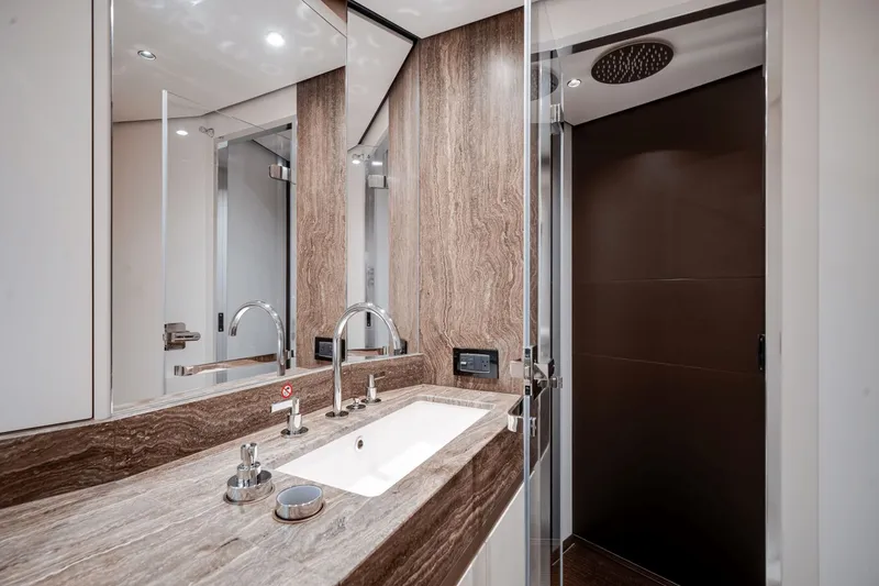 Slide: The Image of Azimut Magellano 25M 2026 - 72
