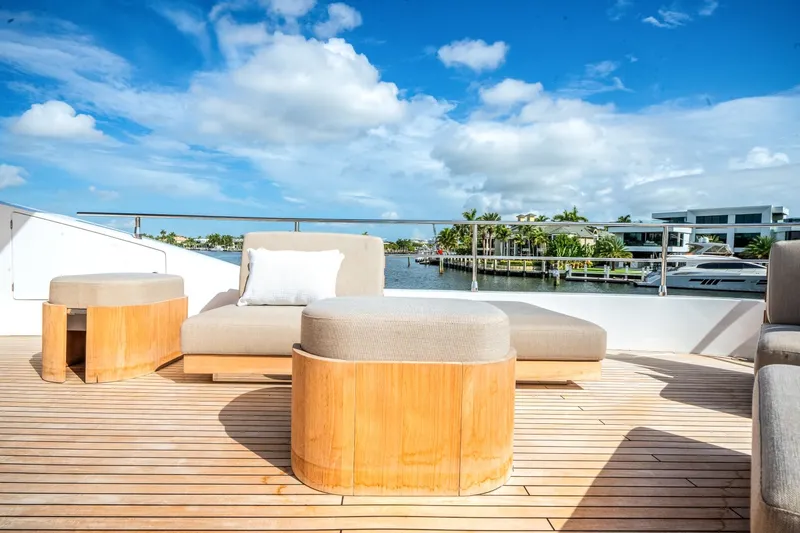 Slide: The Image of Azimut Magellano 25M 2026 - 87