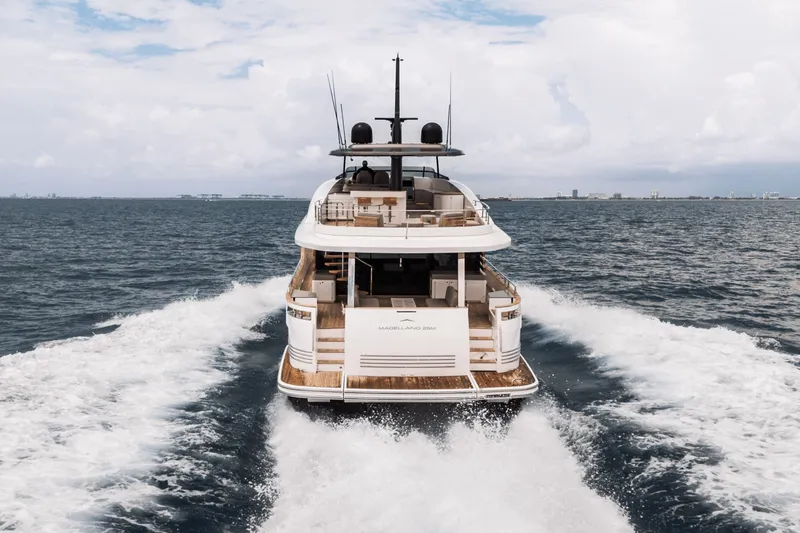 Slide: The Image of Azimut Magellano 25M 2026 - 4