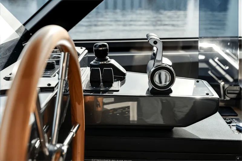 Slide: The Image of Azimut Magellano 25M 2026 - 105