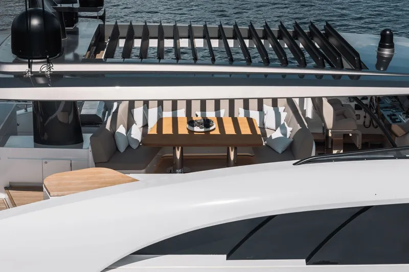 Slide: The Image of Azimut Magellano 25M 2026 - 9