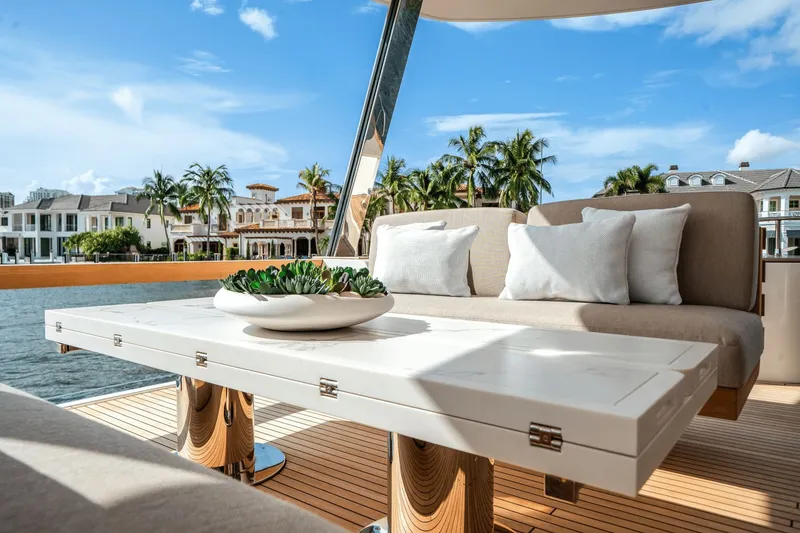 Slide: The Image of Azimut Magellano 25M 2026 - 83
