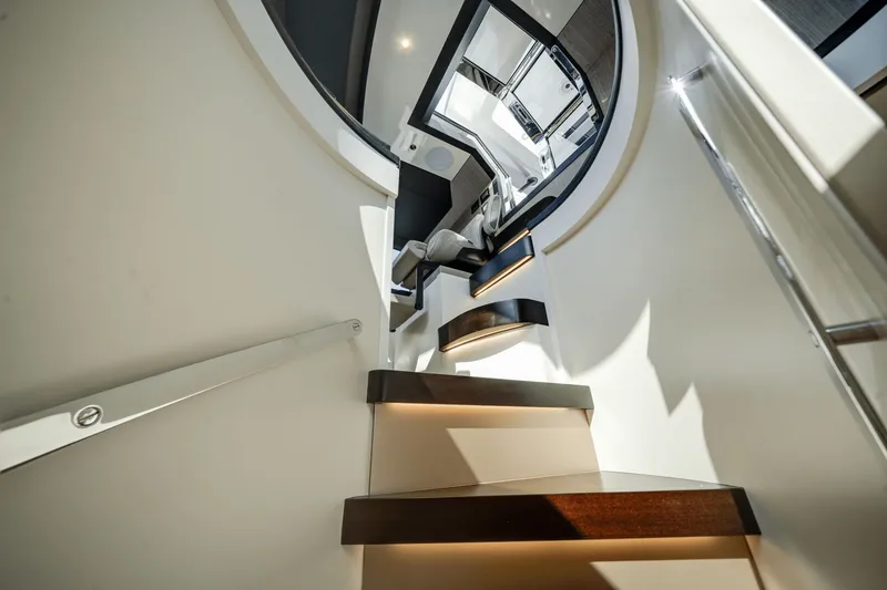 Slide: The Image of Azimut Magellano 25M 2026 - 100