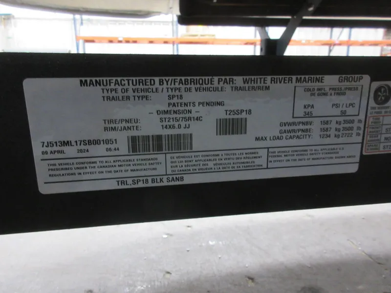 Slide: The Image of Sun Tracker Bass Buggy 18 DLX 2025 - 10