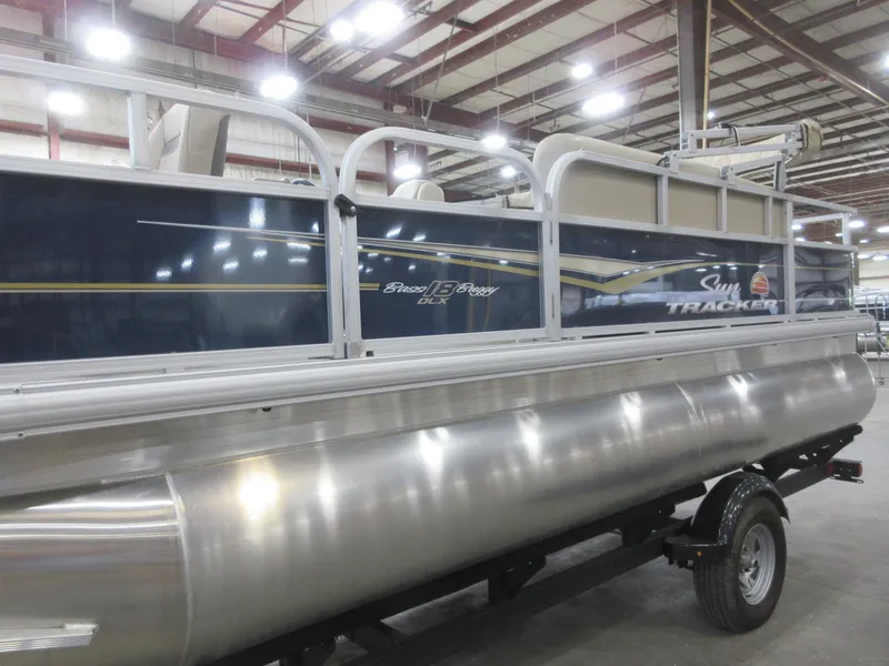 Slide: The Image of Sun Tracker Bass Buggy 18 DLX 2025 - 2