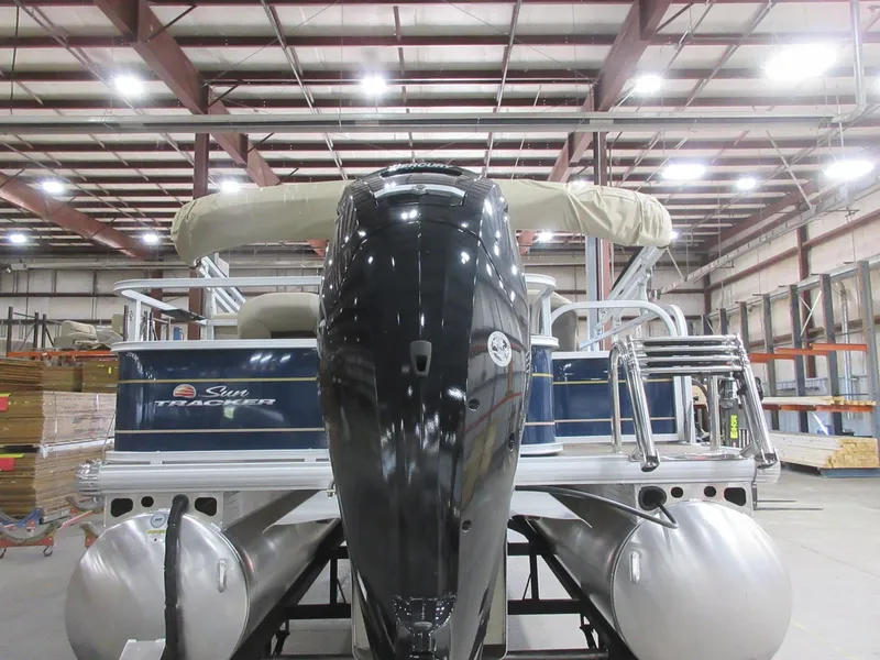 Slide: The Image of Sun Tracker Bass Buggy 18 DLX 2025 - 3