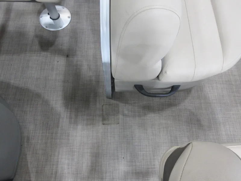 Slide: The Image of Sun Tracker Bass Buggy 18 DLX 2025 - 9