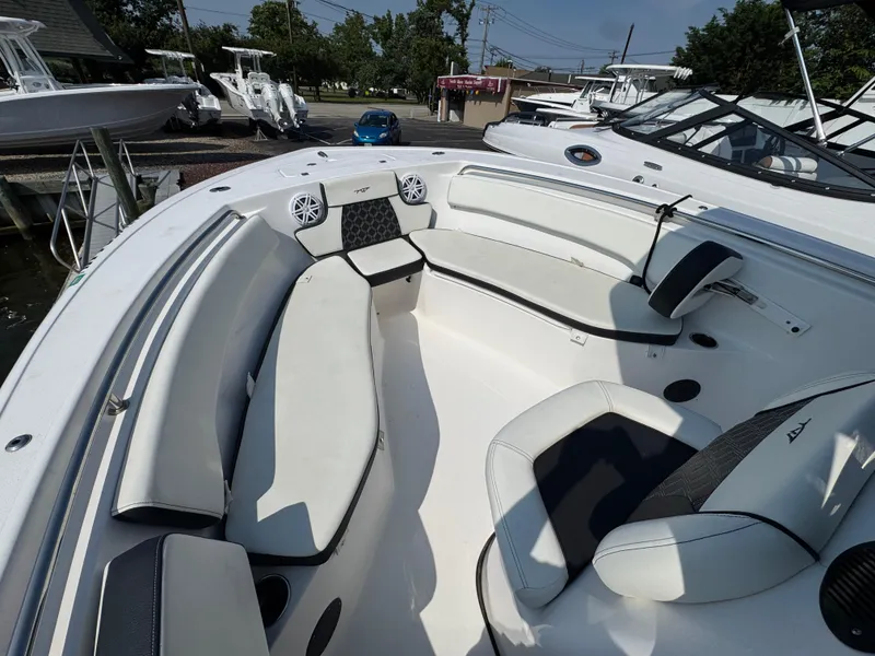 Slide: The Image of Tidewater 220 LXF 2023 - 14