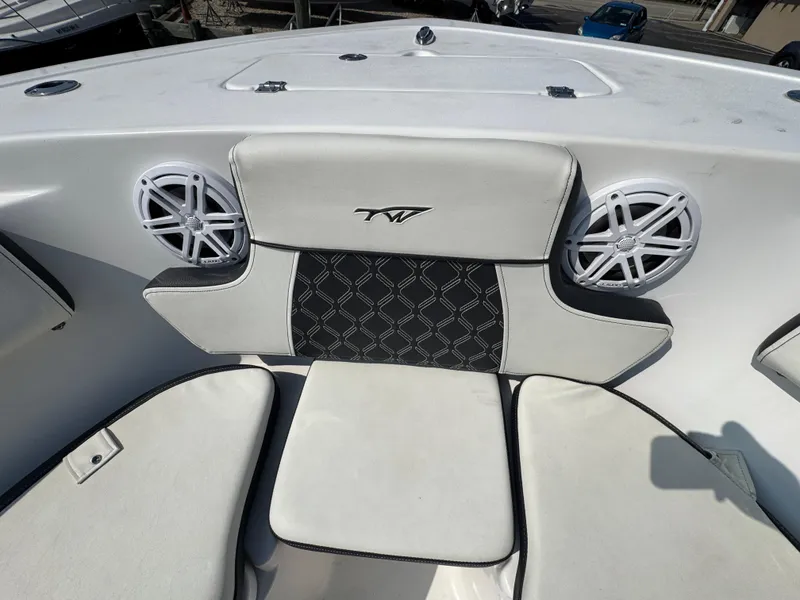 Slide: The Image of Tidewater 220 LXF 2023 - 16