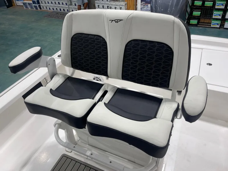 Slide: The Image of Tidewater 2410BM 2025 - 15