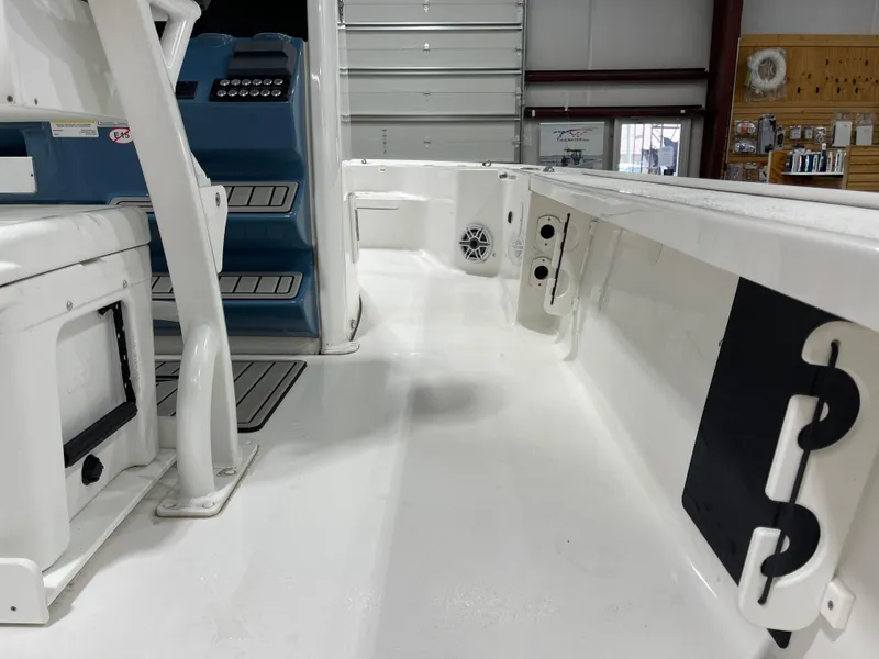 Slide: The Image of Tidewater 2410BM 2025 - 20