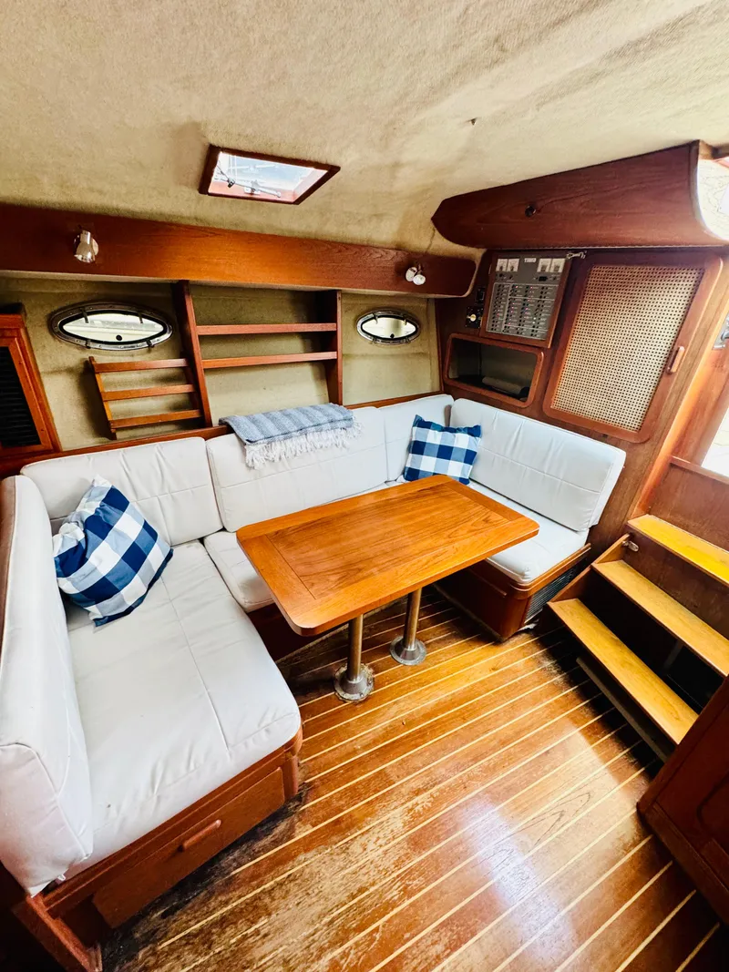 Slide: The Image of Tiara 3100 1986 - 4