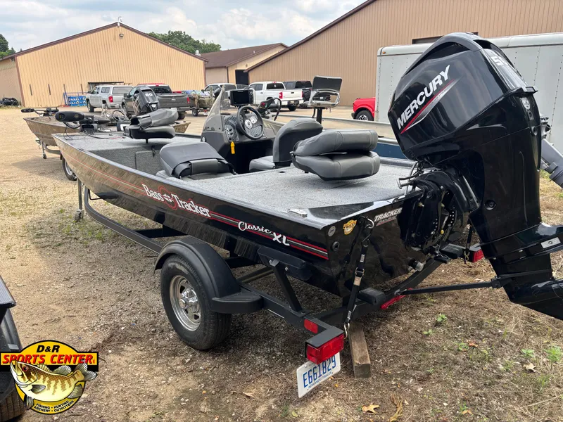 Slide: The Image of Tracker Bass Tracker Classic XL 2022 - 2
