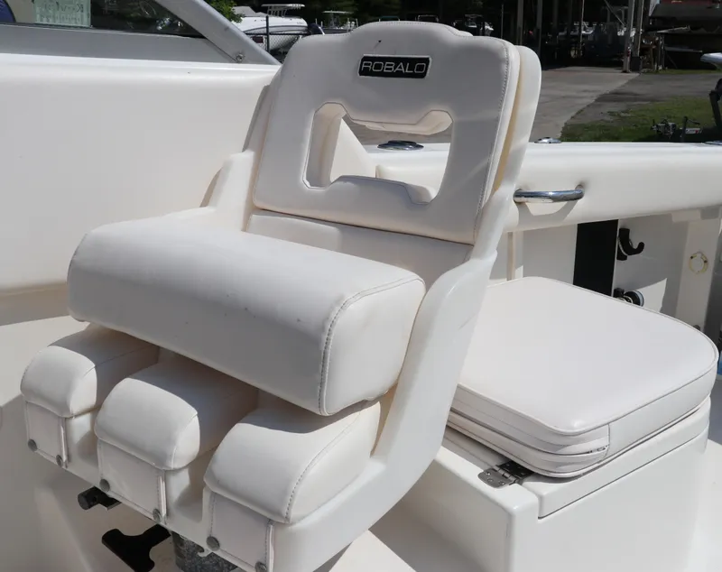 Slide: The Image of 2008 Robalo R227 Dual Console boat seat, white upholstery, close-up view. - 29