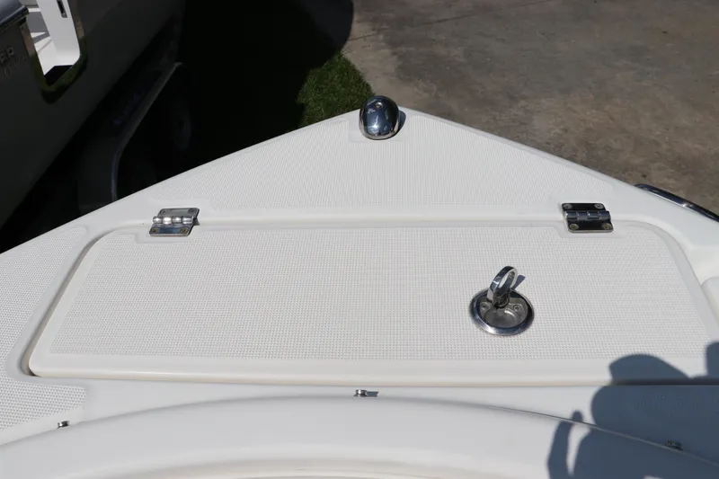 Slide: The Image of 2008 Robalo R227 Dual Console boat deck with hatch and cleat. - 49