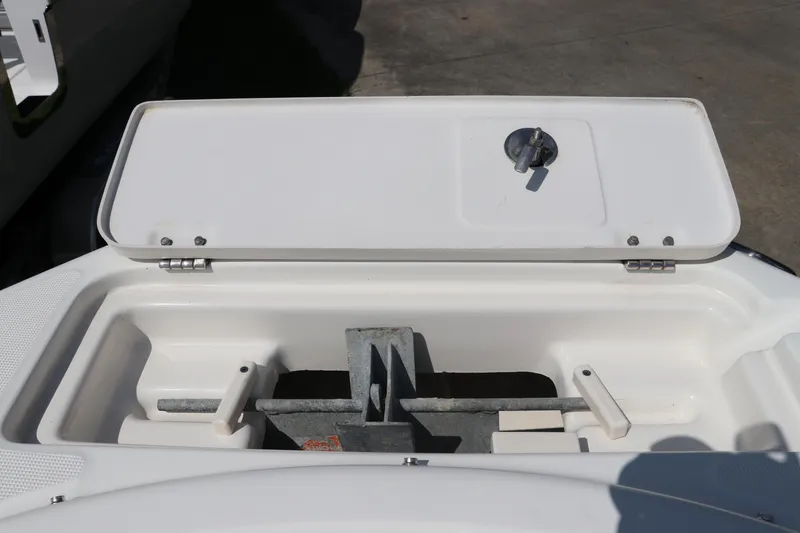 Slide: The Image of Robalo R227 Dual Console 2008 - 50