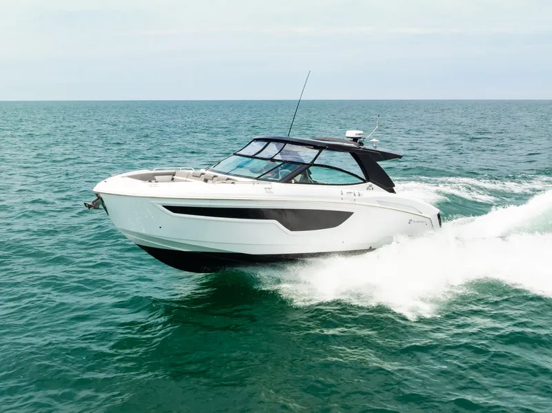 The Image of Cruisers Yachts 38 GLS OB 2021 - 0