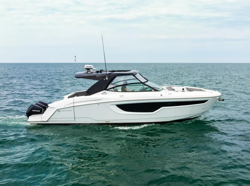 Slide: The Image of Cruisers Yachts 38 GLS OB 2021 - 14