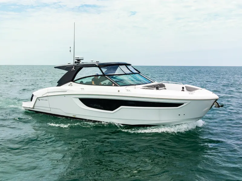 Slide: The Image of Cruisers Yachts 38 GLS OB 2021 - 15