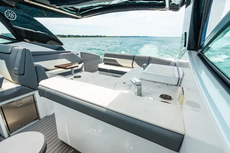 Slide: The Image of Cruisers Yachts 38 GLS OB 2021 - 25