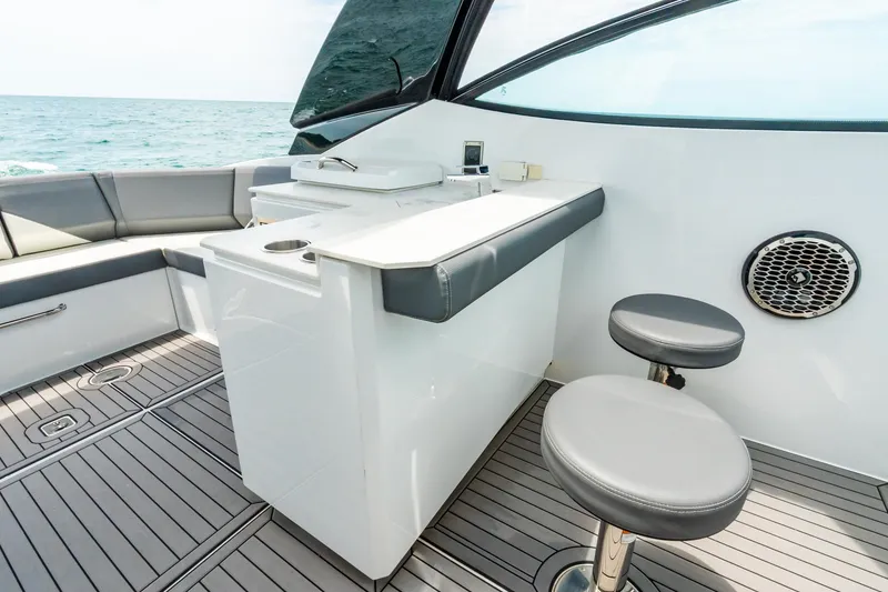 Slide: The Image of Cruisers Yachts 38 GLS OB 2021 - 28