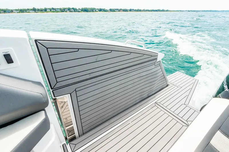 Slide: The Image of Cruisers Yachts 38 GLS OB 2021 - 33