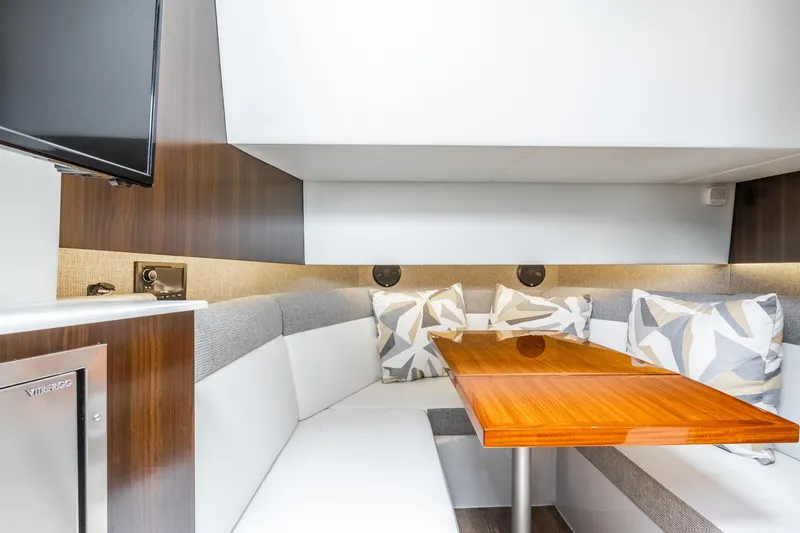 Slide: The Image of Cruisers Yachts 38 GLS OB 2021 - 40