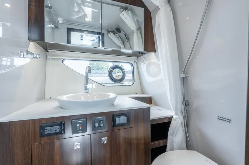 Slide: The Image of Cruisers Yachts 38 GLS OB 2021 - 41