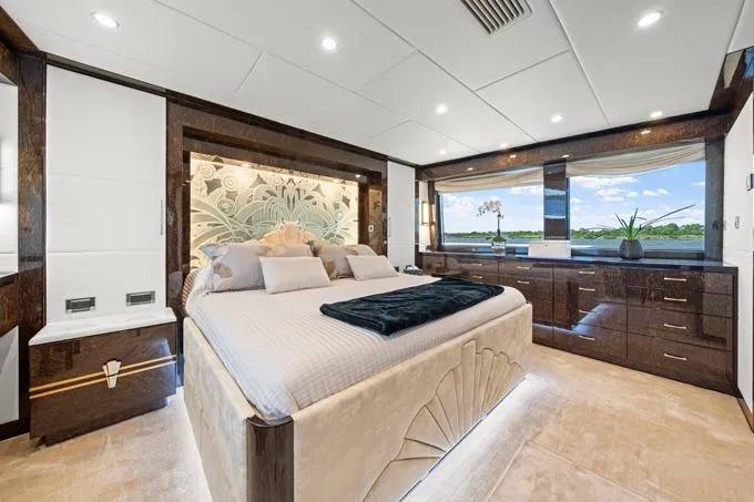 Slide: The Image of On-Deck Master - 22