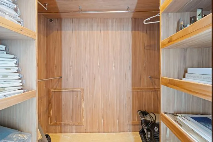 Slide: The Image of Master Walk-In Locker - 26