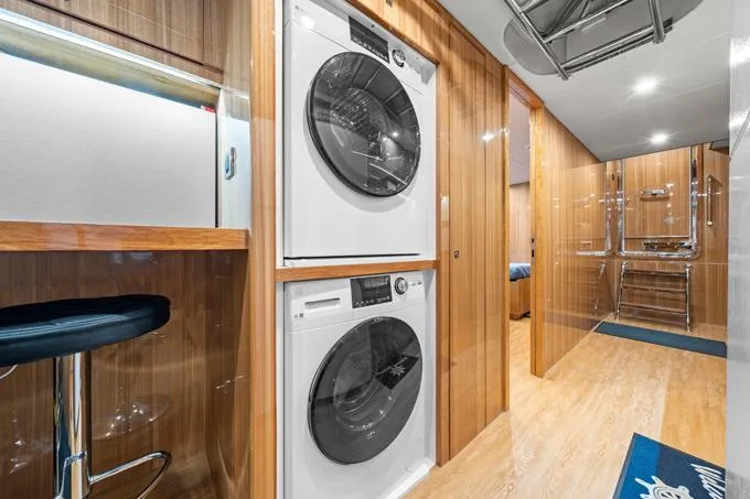 Slide: The Image of Crew Laundry - 80