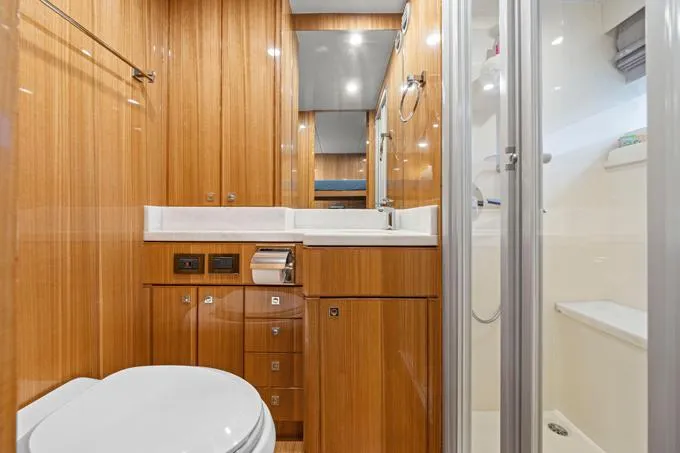 Slide: The Image of Aft Crew Head - 85