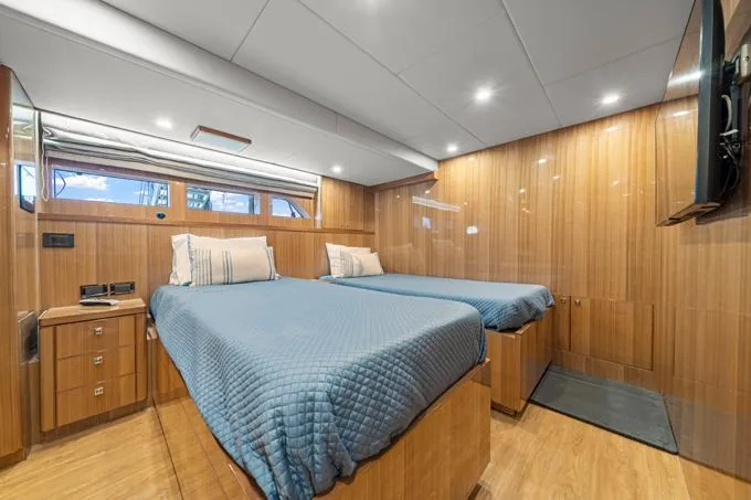 Slide: The Image of Captain's Cabin - 89