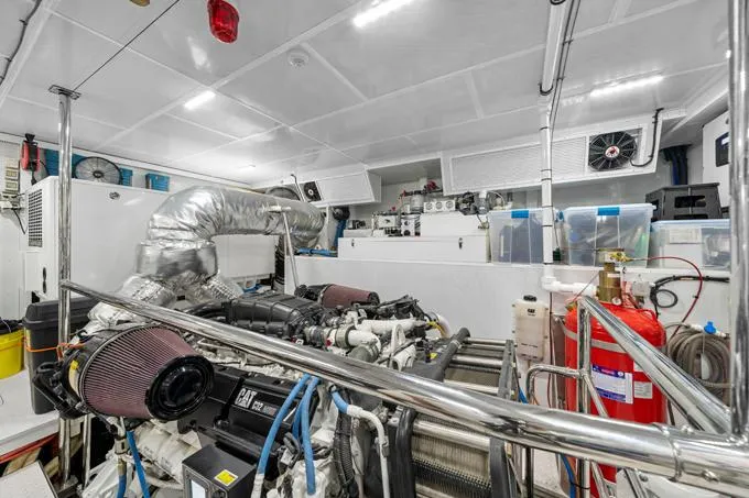 Slide: The Image of Outboard Port Engine - 93