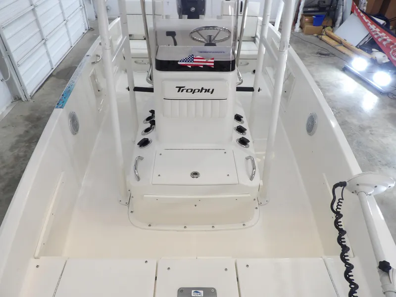 Slide: The Image of Bayliner Trophy 18 2022 - 11
